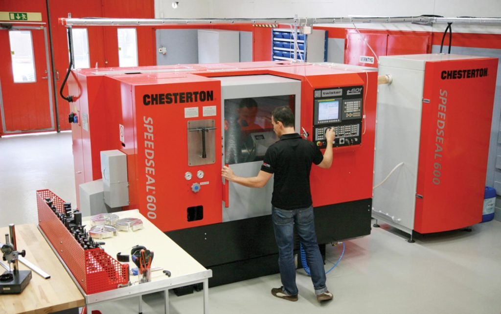 Service-SpeedSeal-EPS_Machine_Man